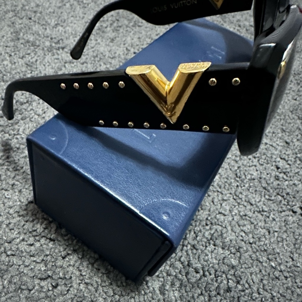 Women Louis Vuitton sun glasses
